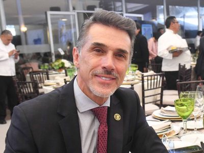 Sergio Mayer reconoce que contrató al socio del abogado del Mayo Zambada