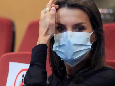 Destrozó el mando contra el televisor: el video que generó el ataque de ira de la reina Letizia
