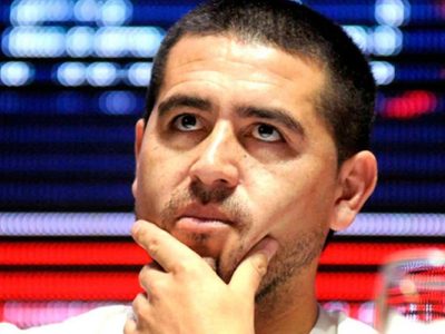 “Se tiene que dejar ayudar”: ídolo de Boca defenestró a Juan Román Riquelme