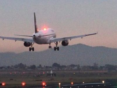 AICM suspende vuelos y aterrizajes por banco de niebla