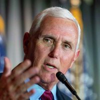 Pence lanza fuertes críticas a Trump por asalto al Capitolio