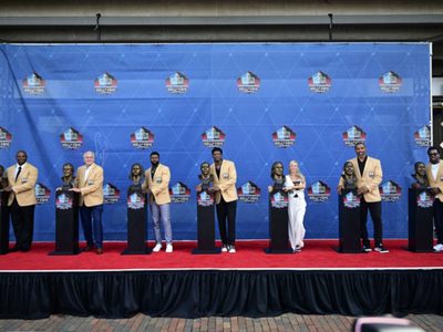 McMichael, quien padece de esclerosis, ingresa al Salón de la Fama de la NFL desde su casa