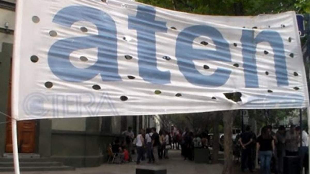 ATEN pidió un mejor abordaje de las denuncias de presuntos abusos en escuelas. Fuente: (Noticias Neuquén).