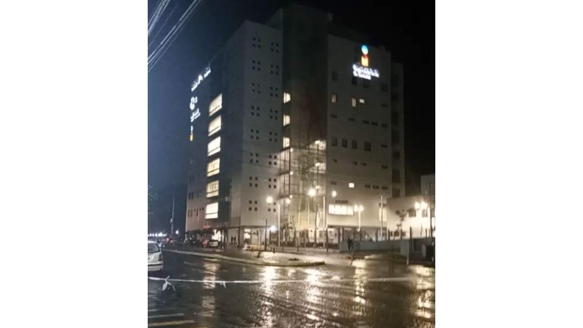 Afuera del Hospital General hay un campamento con padres de niños con cáncer