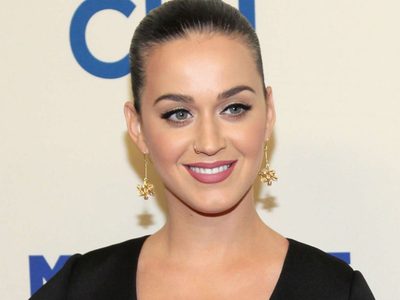 ¡El embarazo la puso creativa! Mira como Katy Perry ayudó a los más afectados por el coronavirus