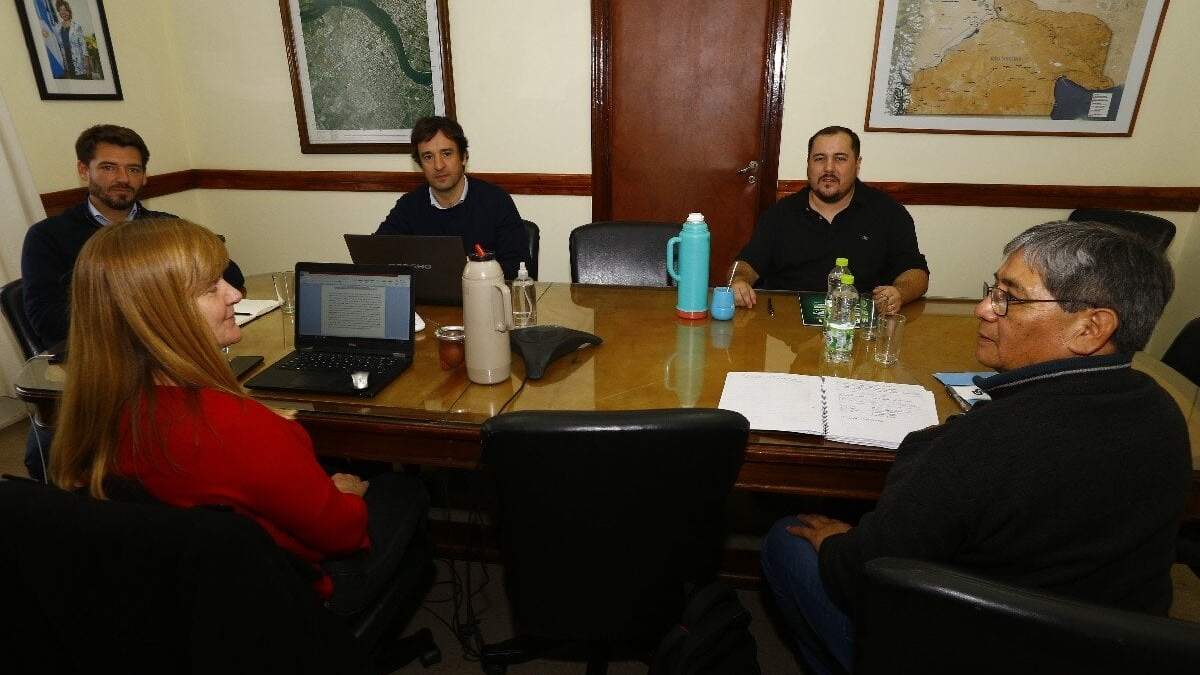 Reunión en el Ministerio de Economía en Viedma. Fuente (Twitter).