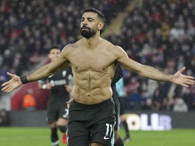 Doblete de Salah deja a Liverpool 8 puntos adelante en la Premier League