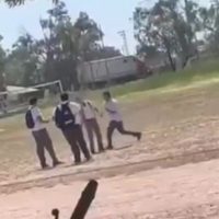 Alumno de CETis da puñetazo y noquea a otro compañero en Sonora (Video)