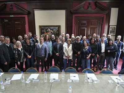 El Gobierno bonaerense otorgó un aumento del 8 % a los trabajadores estatales