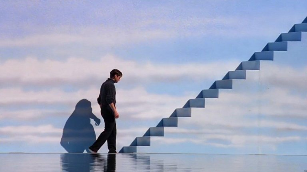 Se trata de un film que explora temas como la realidad, la libertad, la manipulación mediática y la autenticidad de la vida.