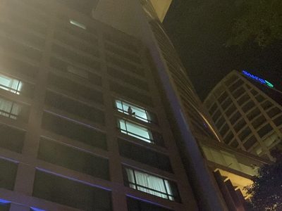 Mujer se lanza del octavo piso de un hotel en Paseo de la Reforma