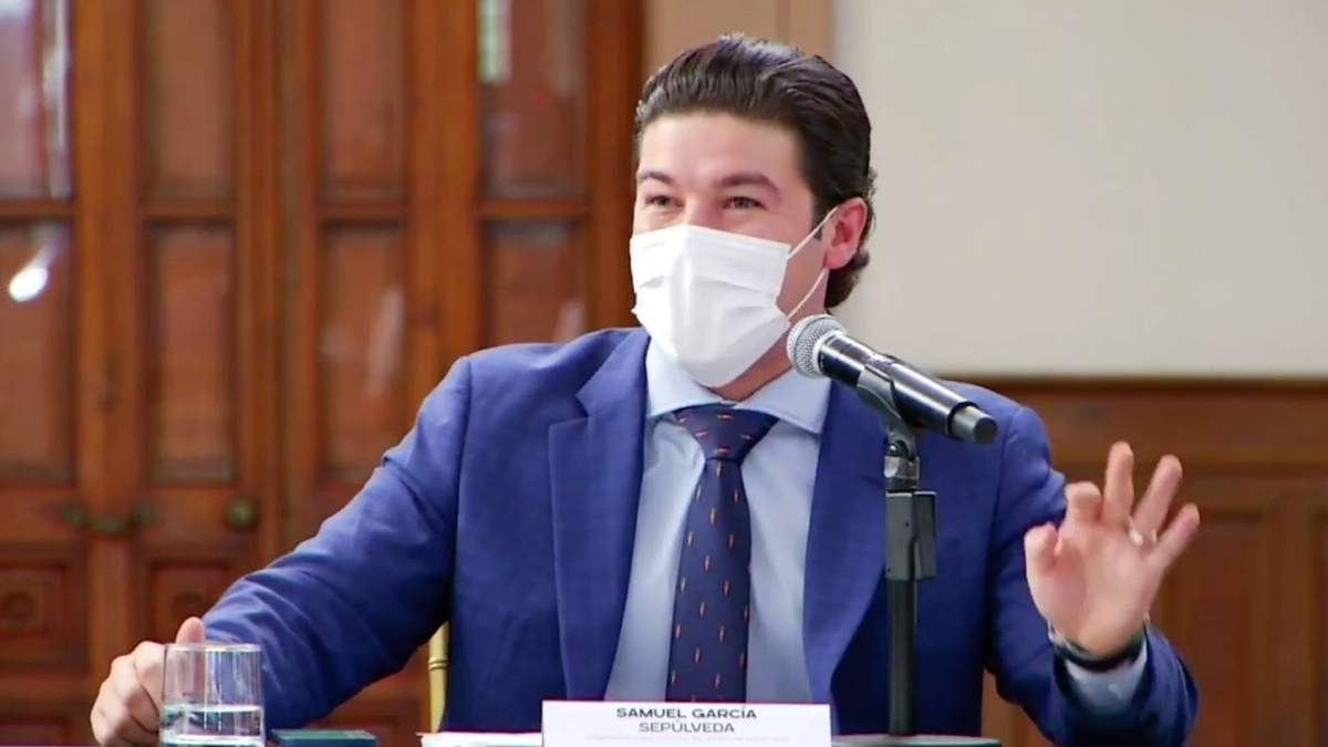 El gobernador en conferencia