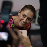 El INE tumba tres spots de Sheinbaum previo al inicio de la campaña