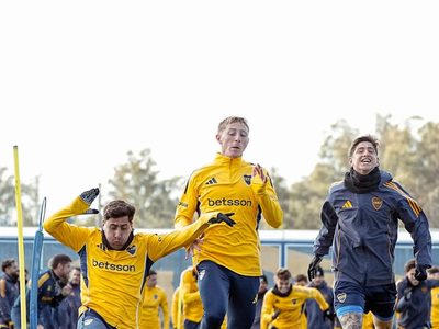 Boca recibe a Racing, en un encuentro que podría definir el futuro de Russo