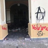 Con marcha, paristas de UAEMex piden intervención de Legislatura para que se atienda pliego petitorio
