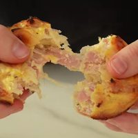 Te consagrás: prepará estos muffins de cebolla y jamón que son una bomba y que van a coronar tus picadas del finde