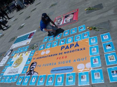 Familiares de víctimas de desaparición forzada conmemoran Día del Padre en Estela de Luz