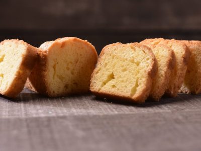 Hacé este budín de vainilla rápido y práctico: la merienda perfecta con unos mates
