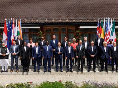 El G7 acuerda explorar la introducción de topes a los precios de la energía