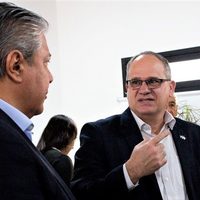 Figueroa recibió al embajador de Israel y anunció un próximo viaje a ese país