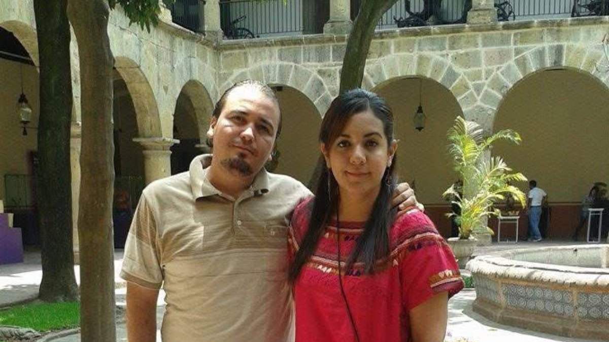 Arturo Fabián Galván Birrueta, exdirector del Registro Civil del Ayuntamiento de Manzanillo, y su esposa, Rosa María Magdalena Frías Medina.