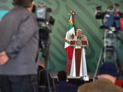 López Obrador pide a EU que no maltrate a migrantes mexicanos