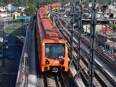 Si se aumenta el costo del boleto del Metro, las familias comen menos: AMLO