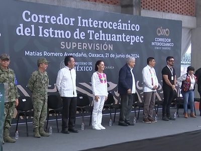 AMLO y Sheinbaum supervisan la rehabilitación de la Refinería Lázaro Cárdenas