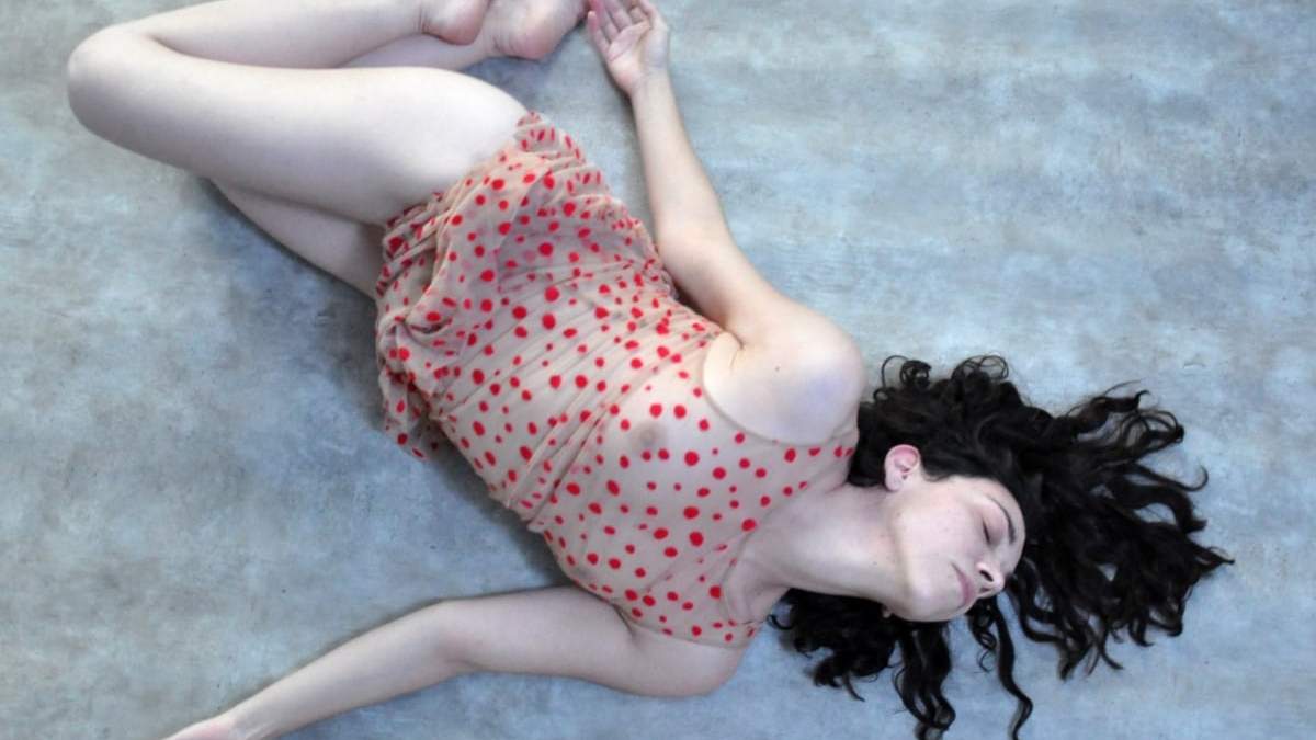 “Cangrejo y yo. Parodia interestelar sobre seres medio vivos o medio muertos”, con Georgina Arriola