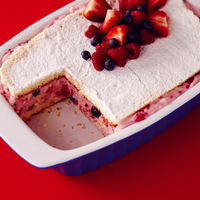 Si te toca llevar el postre, prepará este tiramisú de frutos rojos, que es una delicia, y preparate para los aplausos