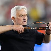 UEFA acusa a Mourinho por insultar a árbitro tras la final de la Europa League