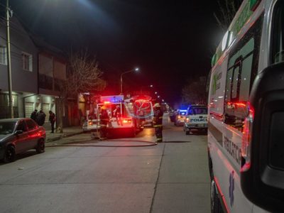 Pánico en General Roca: un incendio en pleno centro encendió la alerta