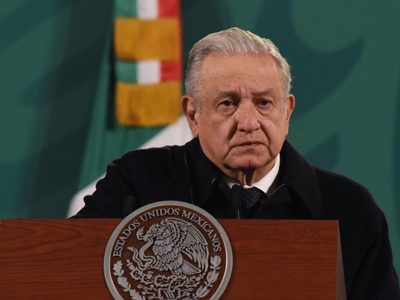 AMLO dice que sí puede hablar de revocación de mandato si no pide votar por él