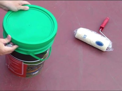 Si tenés un balde roto o rayado, no lo tires: creá esta fabulosa maceta con goma eva y una percha vieja