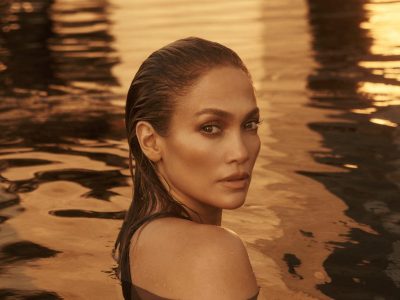 A sus 53 años, Jennifer López marca tendencia con su colección de microbikinis