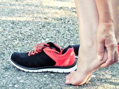 No lo vas a creer: el truco más fácil para usar zapatillas sin medias y sin transpirar los días de mucho calor