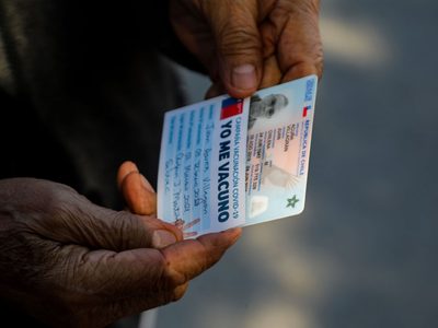 Tercera dosis de la vacuna en Chile: a quiénes está dirigida