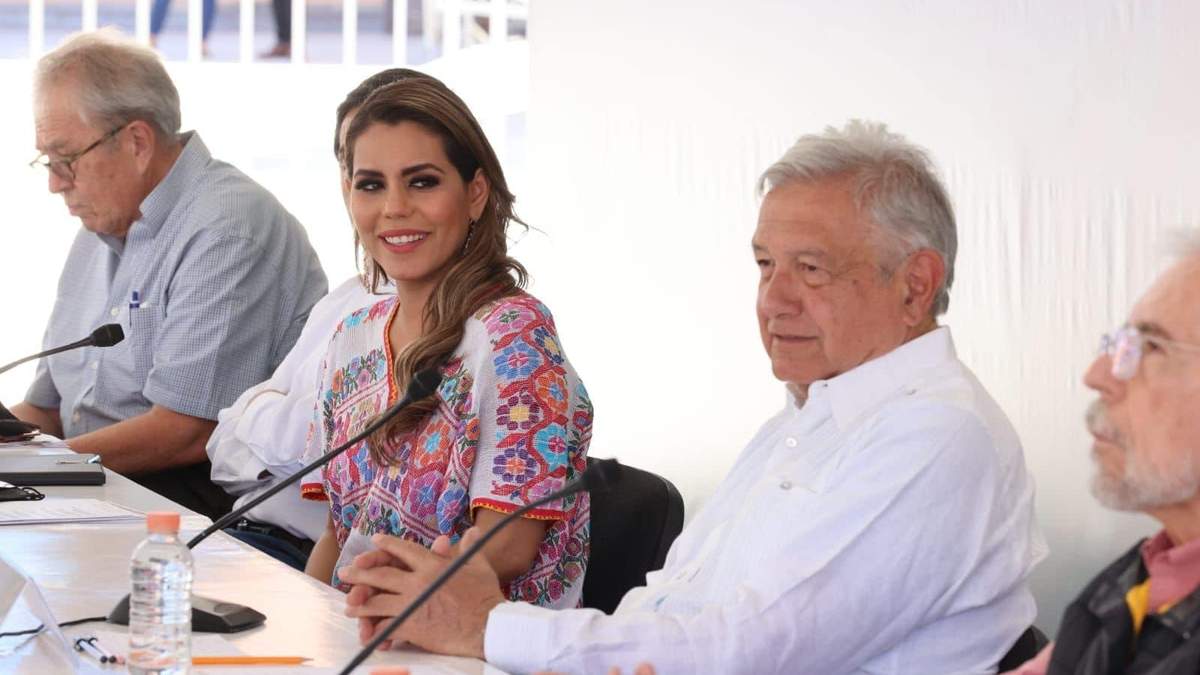 El presidente López Obrador con Evelyn Salgado, gobernadora de Guerrero