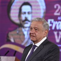AMLO reta a ministros de la Corte a frenar distribución de libros de texto: “A ver si se atreven”