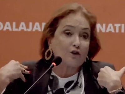 Patricia Armendáriz explota tras sufrir abucheo en la FIL de Guadalajara por defender a AMLO (Video)