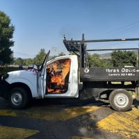 Normalistas queman 10 vehículos para exigir la liberación de tres compañeros en Michoacán