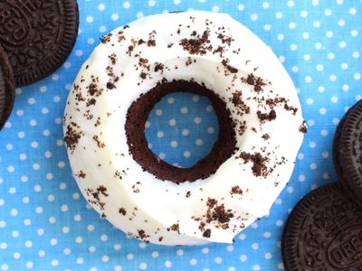 Donas de oreo con chocolate blanco sin azúcar: preparalas para una merienda explosiva y con mucho sabor