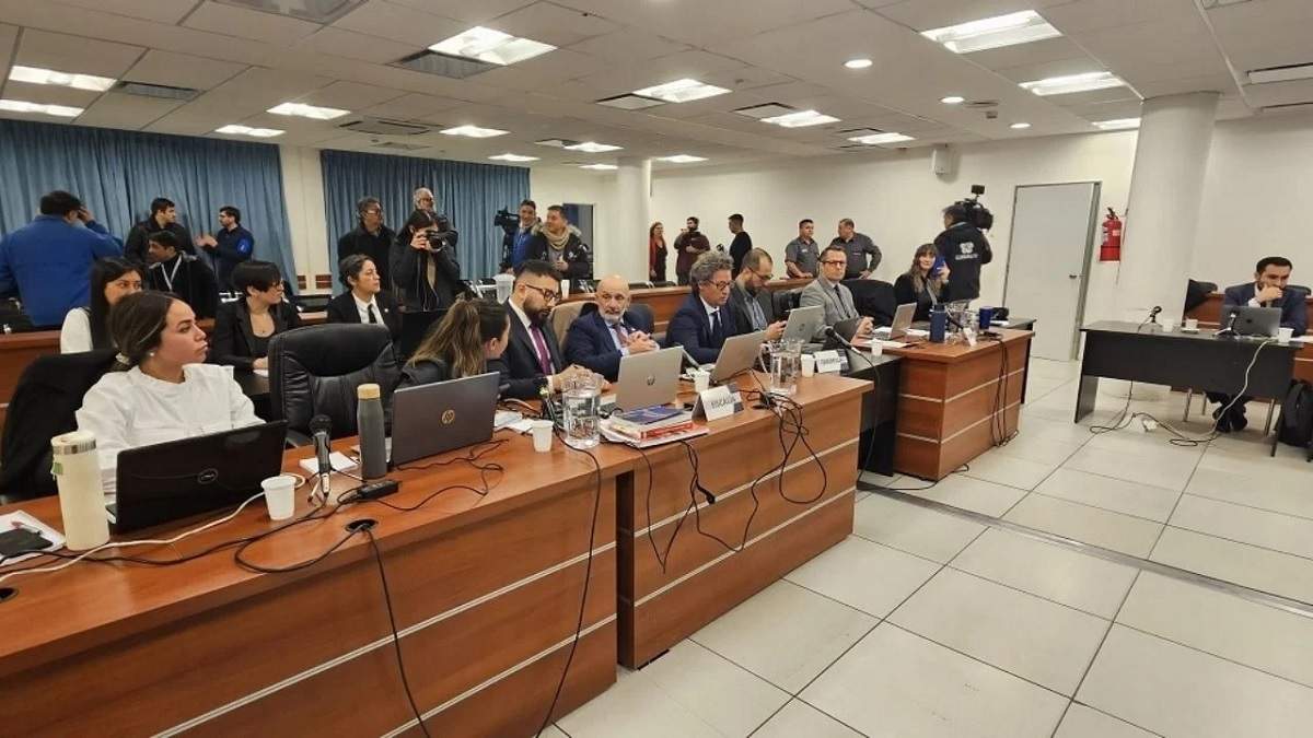 Este miércoles, la fiscalía de Delitos Económicos pidió condenas efectivas para los 12 imputados. Fuente (Minuto Neuquén)