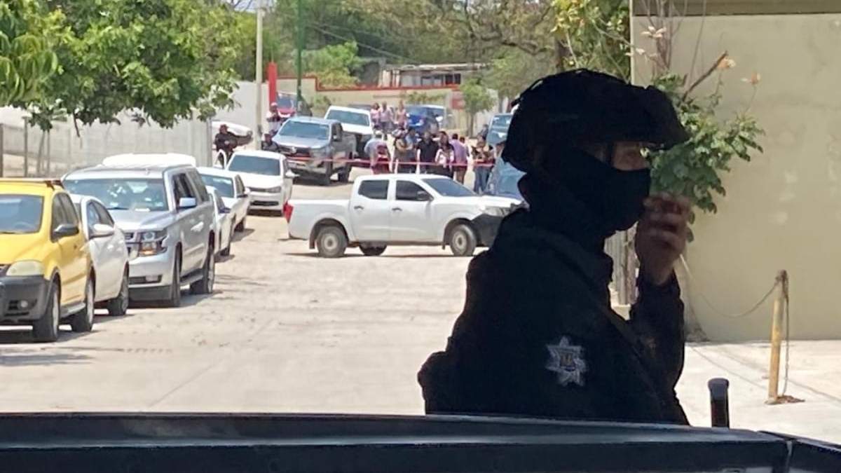 La Suburban baleada frente al colegio de Tuxtla Gutiérrez