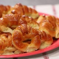 Receta de las mejores medialunas de manteca exprés, ideales para las tardes lluviosas de verano