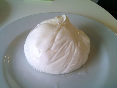 No gastes fortuna, en 3 simples pasos podés hacer tu propia burrata, igual a la de los restaurantes
