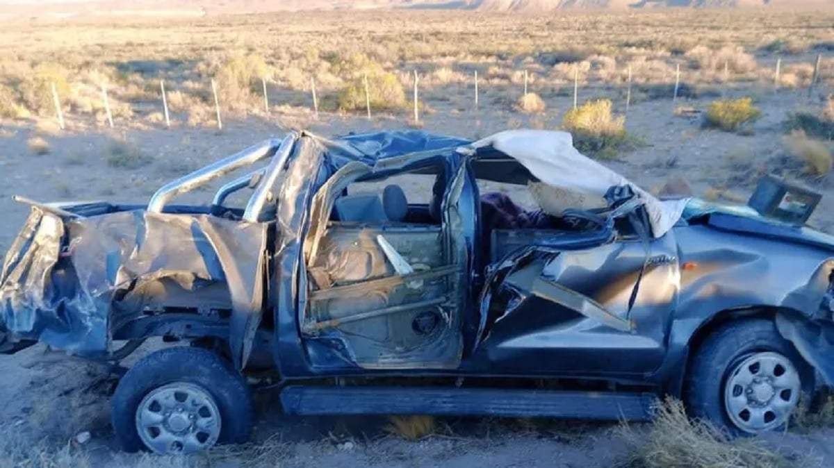 El conductor de la camioneta murió y su acompañante resultó con graves heridas. Fuente (RSM)