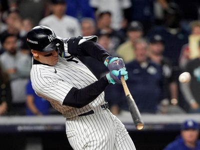 Judge rompe la mala racha de bateo, luego comete error para remontada de Dodgers