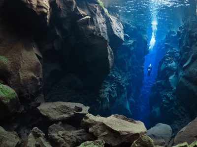 En Islandia es posible bucear donde se tocan dos continentes: la Falla de Silfra