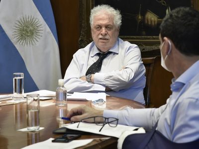 "En tiempo y forma": González García defendió la campaña de vacunación de los malintencionados